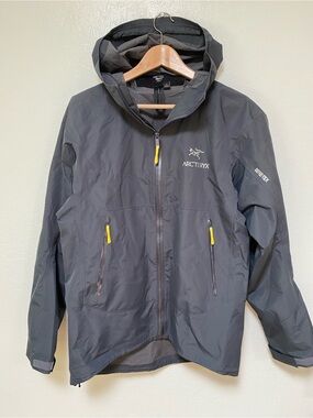 Arc’teryx Zeta SL Jacket Men's L Gore-Tex Yellow Zipper Pulls